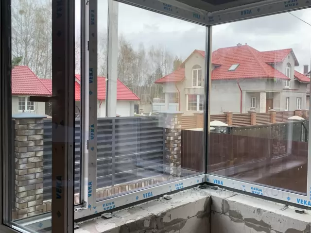 Угловое окно из профиля ПВХ veka
